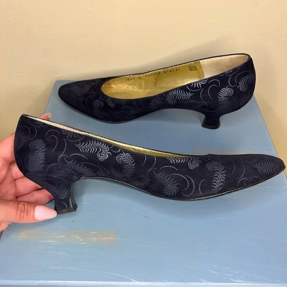 Bruno Magli Vintage Navy Suede Kitten Heels - Picture 5 of 12